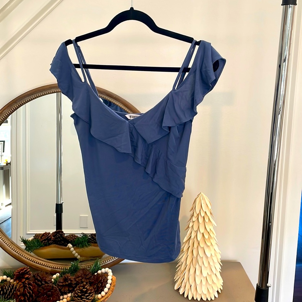 BB Dakota cold shoulder top